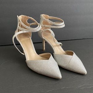Badgely Mischka Ankle Strap Heel 8.5